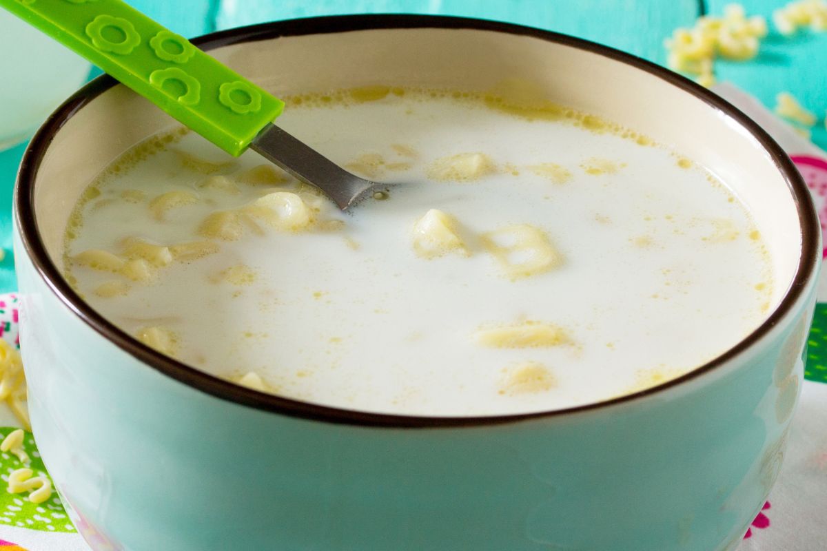 W PRL-u każda gospodyni znała przepis. Dziś już prawie nikt jej nie robi, a to tania i pyszna zupa nie tylko na obiad