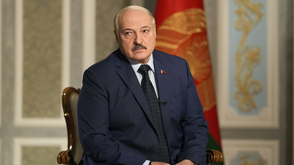 Wywiad Aleksandra ?ukaszenki dla agencji AP
Belarus President Alexander Lukashenko listens to questions during an interview with The Associated Press at the Independence Palace in Minsk, Belarus, Thursday, May 5, 2022. (AP Photo/Markus Schreiber)
AP