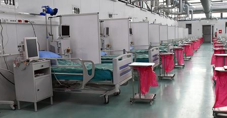 Reakcja na wybuch zakażeń. Ponownie uruchamiają szpital na Okęciu