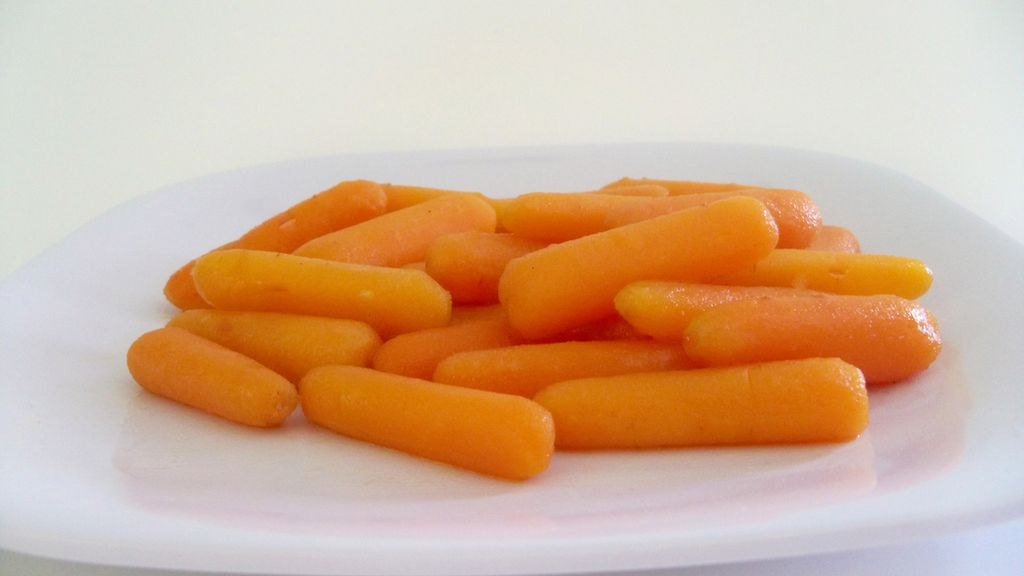 Odsączona marchew z puszki