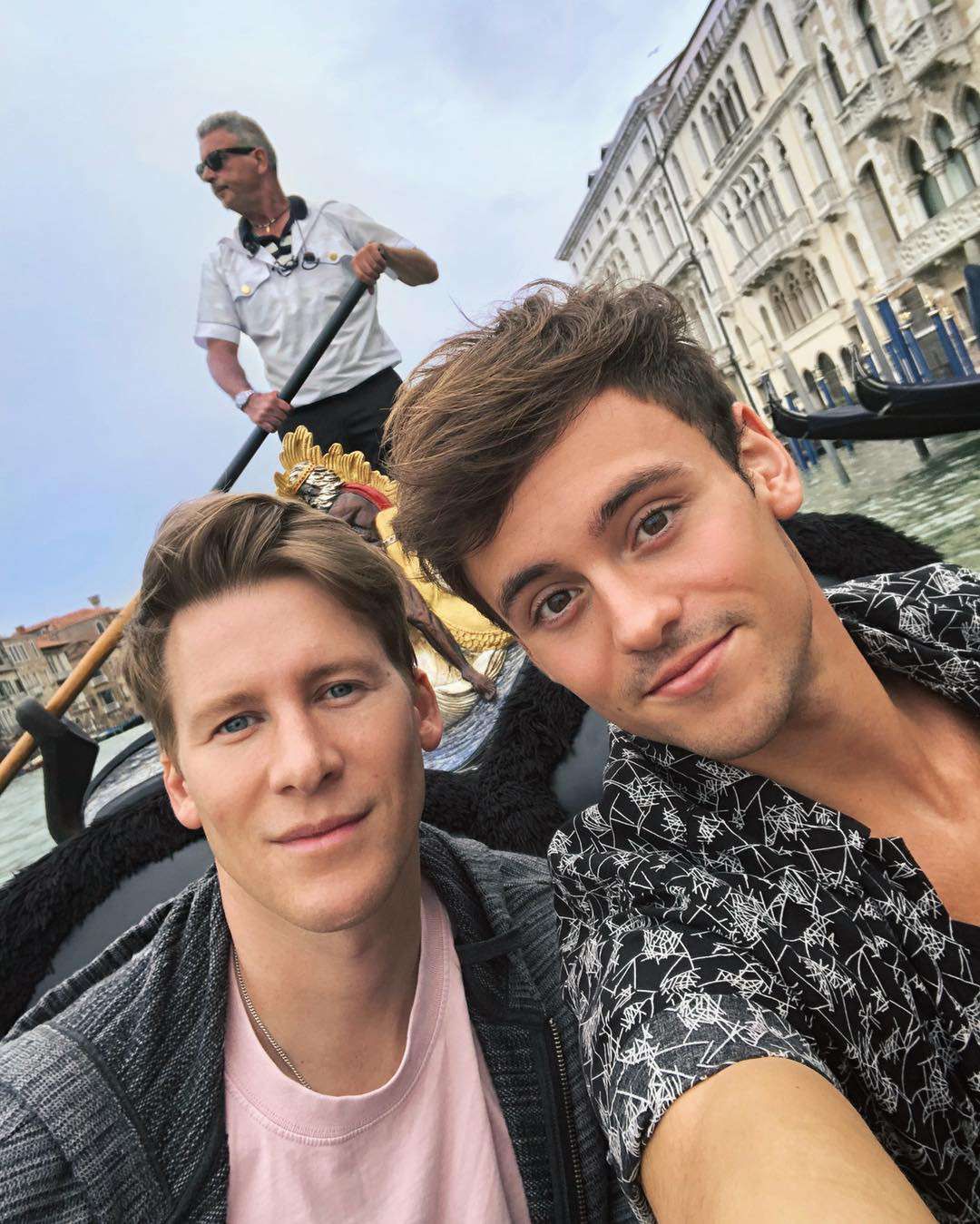 Brytyjski olimpijczyk Tom Daley i amerykański scenarzysta filmowy Dustin Lance Black zostali rodzicami