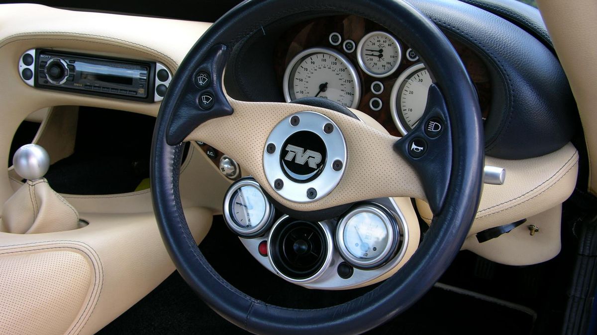 Zegar, nawiew i wskaźnik paliwa - a wszystko to tuż przy kierownicy.