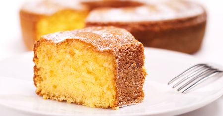 Ciasto jogurtowe w polewie z białej czekolady