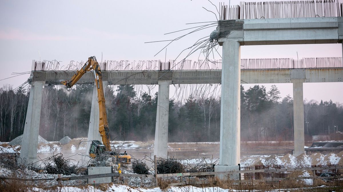Tak wyglądało wyburzanie infrastruktury przygotowanej pod blok węglowy