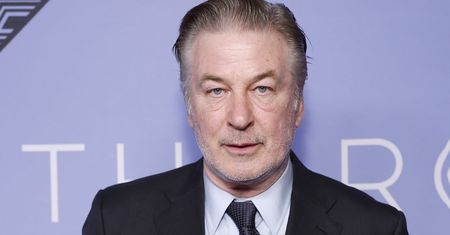 Alec Baldwin "bezwstydnie kłamał" w sprawie śmierci Halyny Hutchins. Tak twierdzą prokuratorzy
