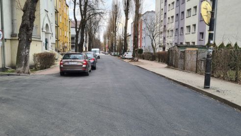 Sosnowiec. Po remoncie wodociągu m.in. ul. Szpaków zyskała nowy asfalt.