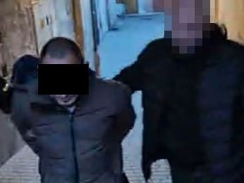 Lublin: Policyjni "łowcy głów" zatrzymali dwóch poszukiwanych w jednym mieszkaniu