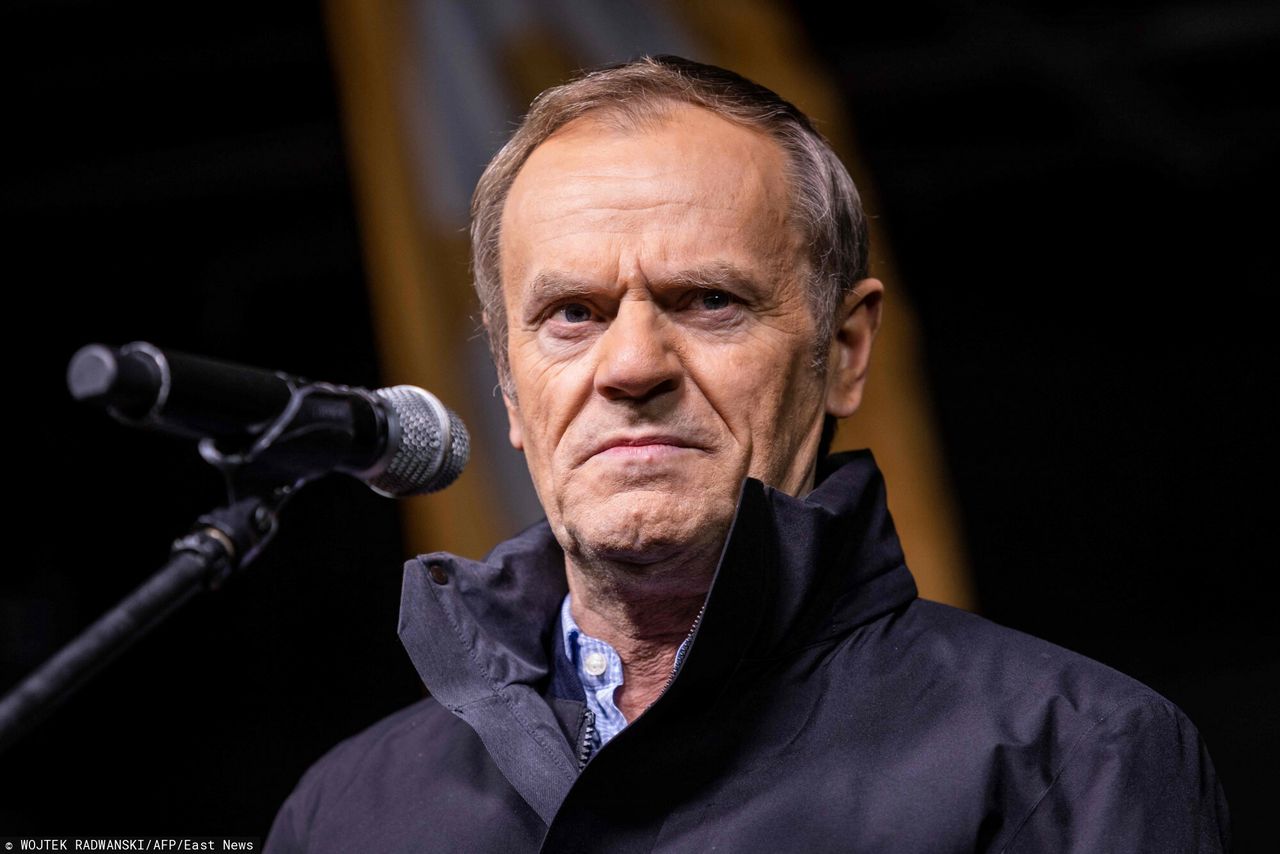 Tusk w piekarni o świcie. "Rzeczywistość jest wyjątkowo ponura"