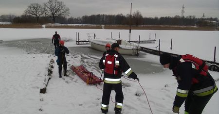 Zamarznięte akweny – strażacy apelują o zachowanie bezpieczeństwa