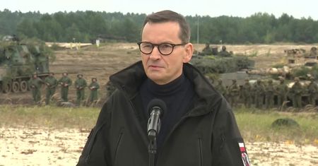 Premier: Spółki energetyczne powinny obniżyć ceny prądu dla samorządów. Te dostaną od rządu ponad 13 mld zł
