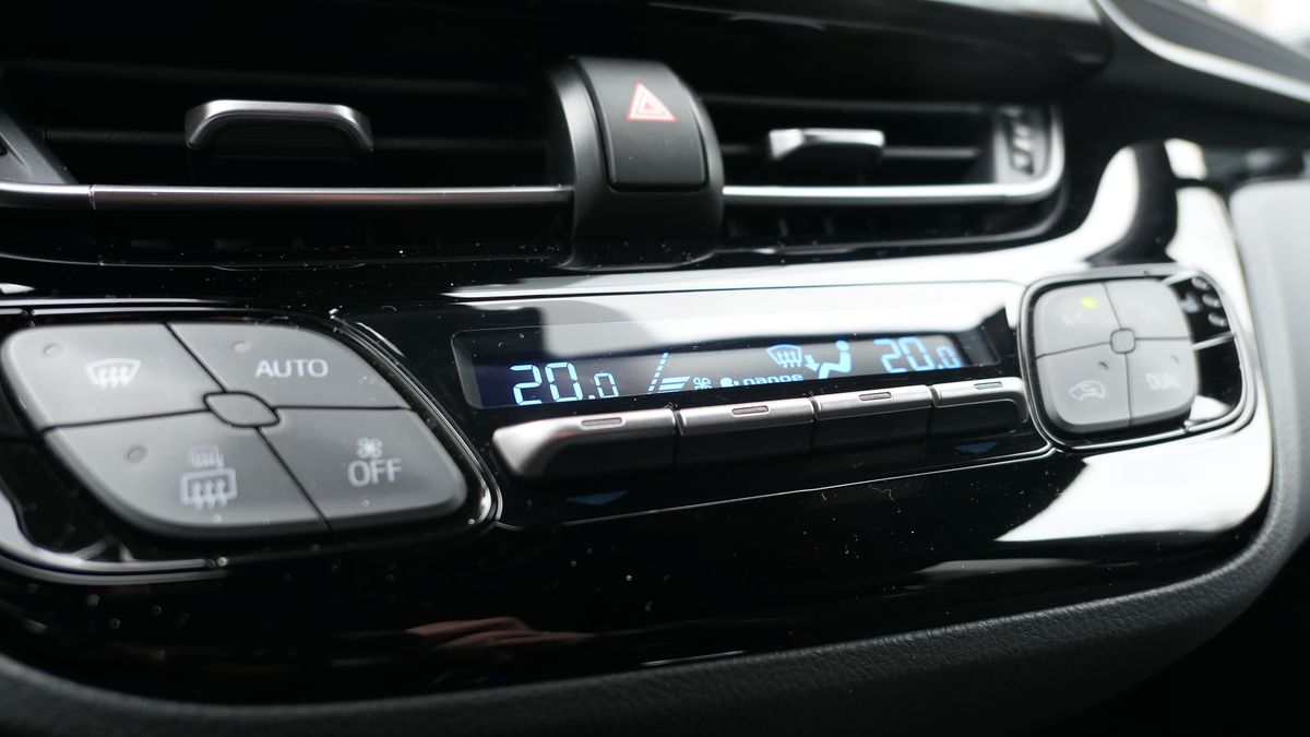 Toyota C-HR panel klimatyzacji