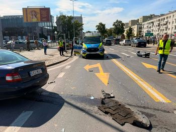 Zderzenie czterech pojazdów w centrum Płocka. Do szpitala trafiły dwie osoby