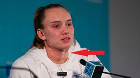 Poruszenie na konferencji. Plama na plamie. Co jej się stało?