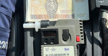 Pasażerka busa zadzwoniła na policją. Od razu przyjechali na miejsce