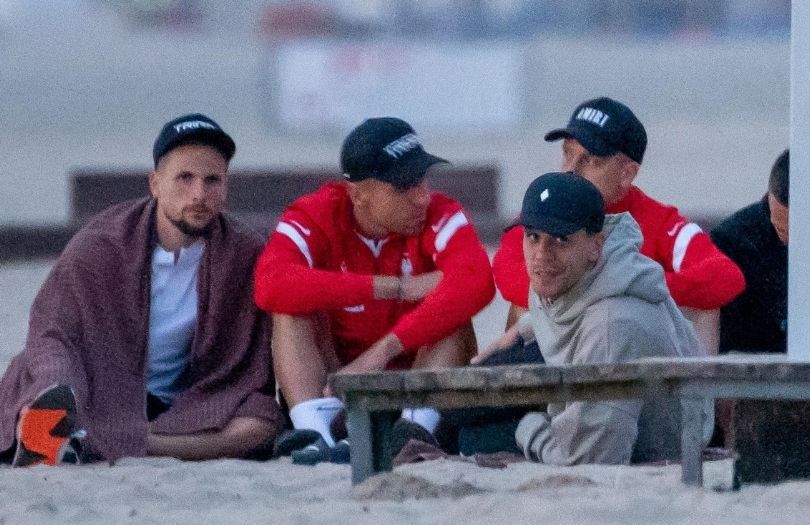 Reprezentacja Polski wraca do ojczyzny i relaksuje się na sopockiej plaży