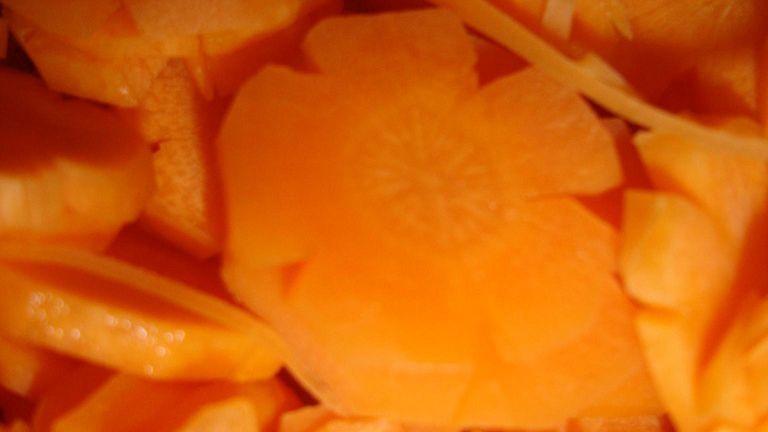 Gotowana mrożona marchew bez dodatku soli, odsączona