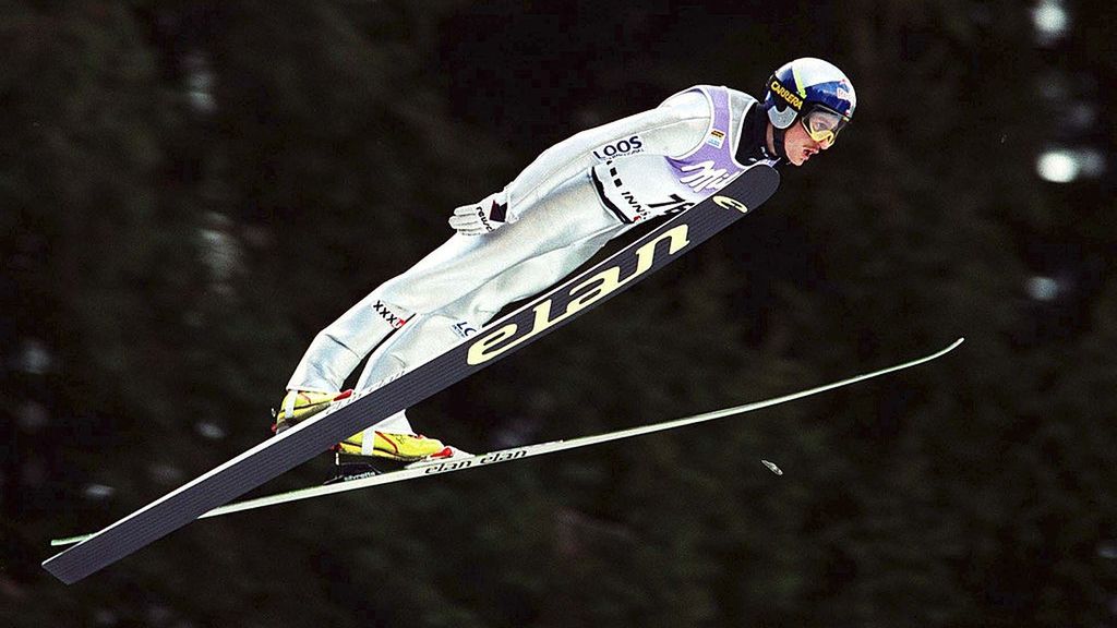 Zdjęcie okładkowe artykułu: Getty Images / Michael Kienzler / Na zdjęciu: Adam Małysz w trakcie sezonu 2000/2001