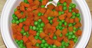 Marchewka z groszkiem w puszce (produkt i płyn)