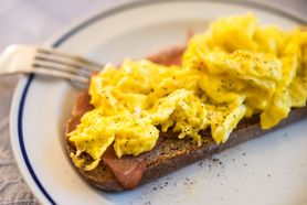 Jajecznica – wartości odżywcze, kulinarne inspiracje