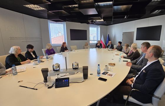 KRRiT i Rada Reklamy o nowych kryteriach żywieniowych w reklamach