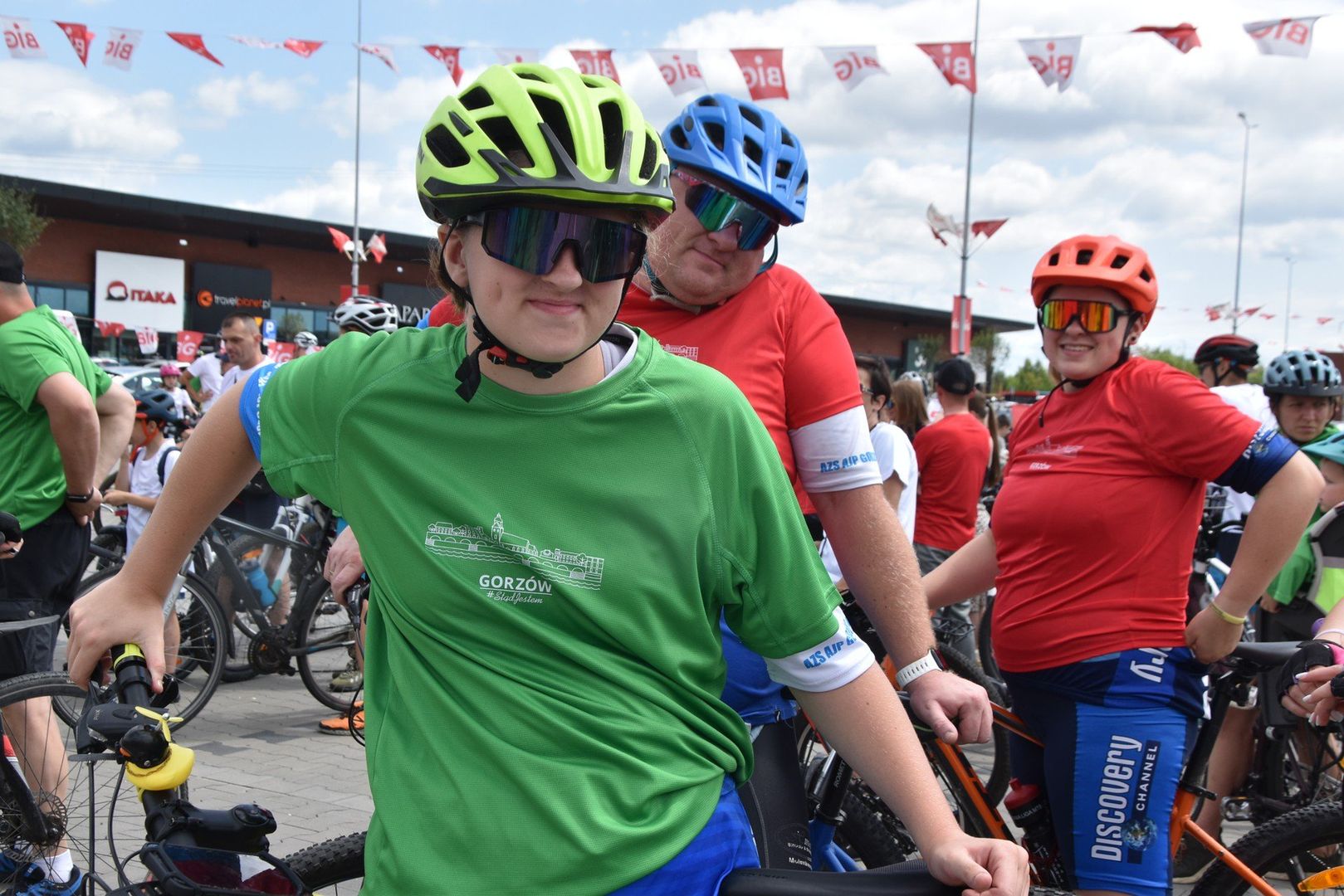 Rowerzyści przejechali z placu przed BIG Gorzów na stadion przy ul. Wyszyńskiego.