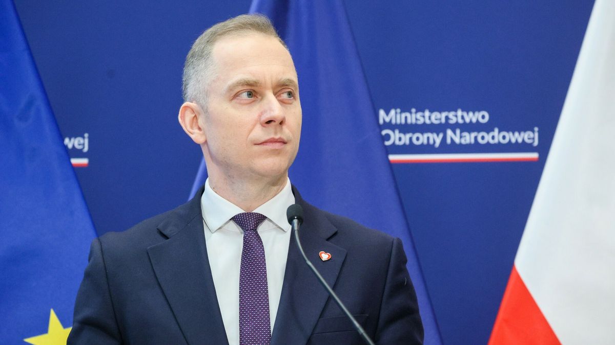 Podsumowanie programu pilota?owego "wGotowo?ci"
Fot. Pawel Wodzynski/East News, 09.02.2025. Warszawa. Konferencja prasowa podsumowujaca program pilotazowy "wGotowosci" i prezentujaca plany szkolen na 2026 rok,  w Sztabie Generalnym Wojska Polskiego.
N/z: wiceminister Cezary Tomczyk
Pawel Wodzynski