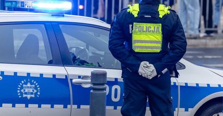 Tragedia we Wrocławiu. Zwłoki 36-latki w bloku. Zatrzymano mężczyznę