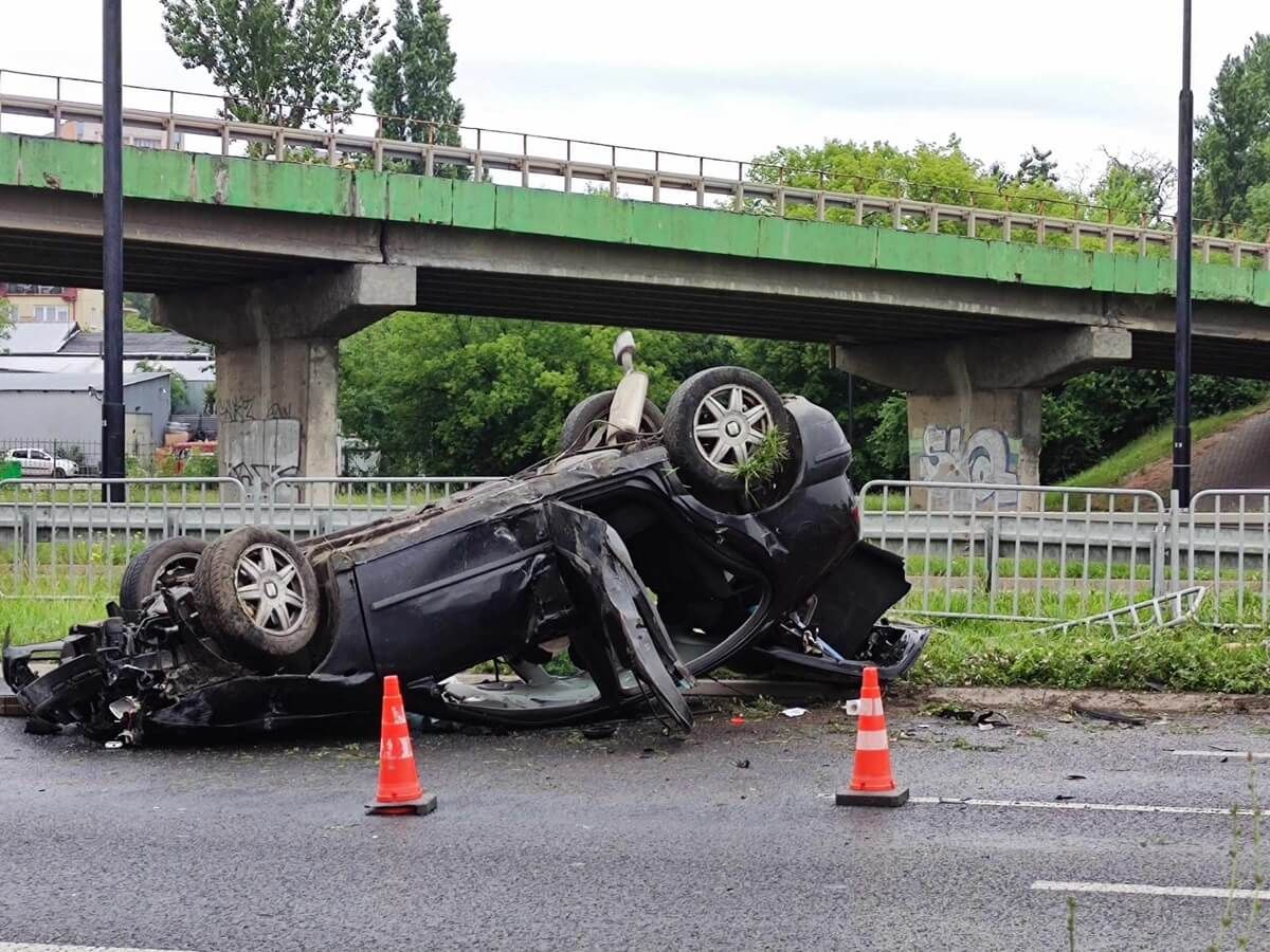 Dachowanie seata na al. Tysiąclecia