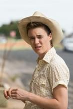 Mackenzie Davis zapoluje na androidy