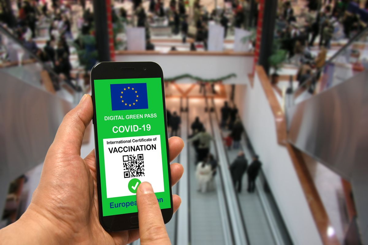 Paszporty covidowe są w Polsce od 26 kwietnia bezterminowe dla osób, które przyjęły trzecią dawkę szczepionki 