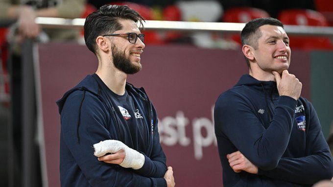 Grupa Azoty ZAKSA Kędzierzyn-Koźle / Kontuzjowany Aleksander Śliwka w towarzystwie Wojciecha Żalińskiego