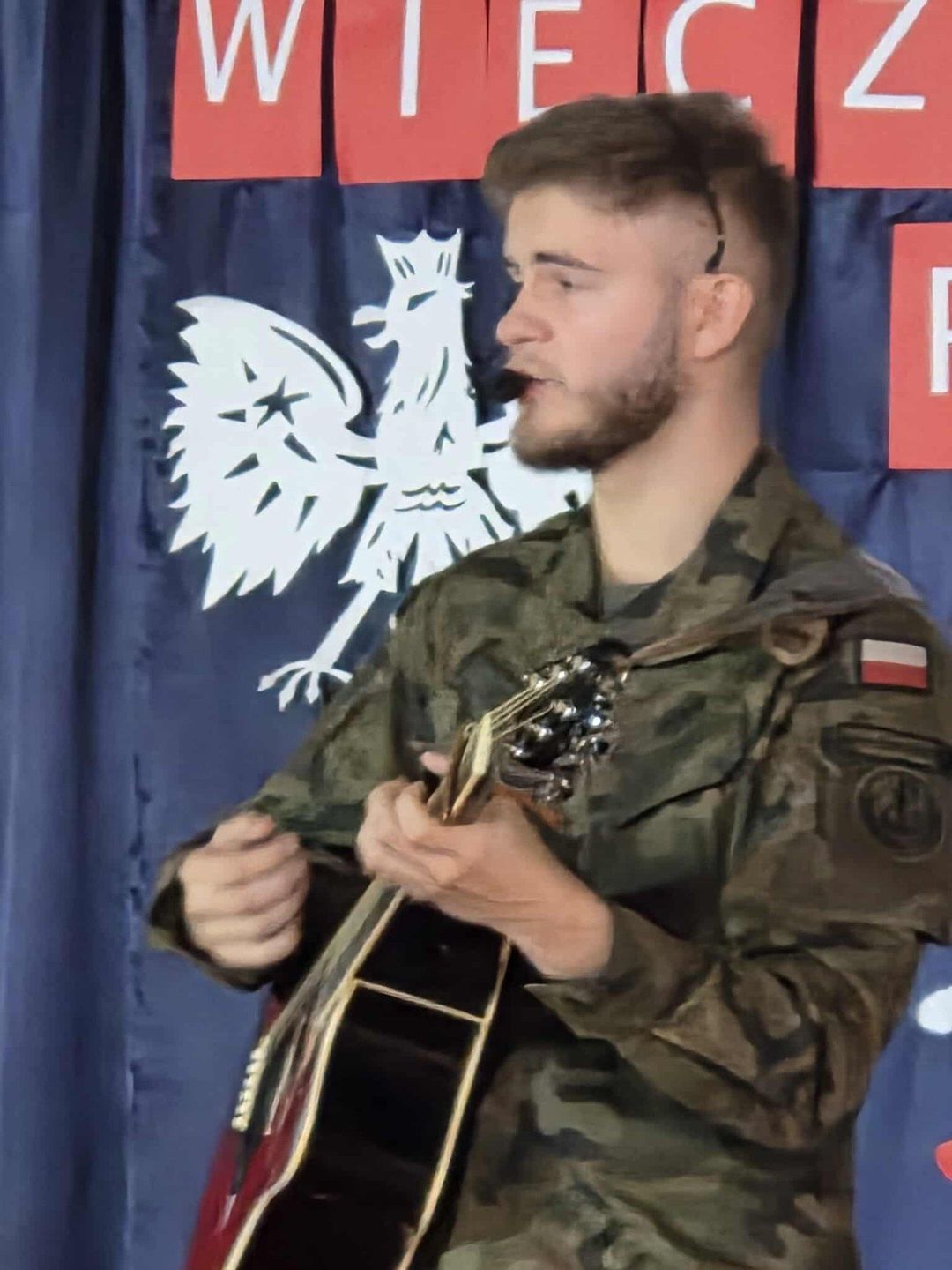 Patriotyczny wieczór w Dzierzkówku Starym. Uczniowie i mieszkańcy uczcili bohaterów