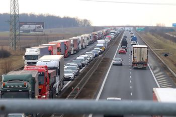 Tragiczny wypadek na S8 pod Wrocławiem. Dwie osoby zginęły na miejscu