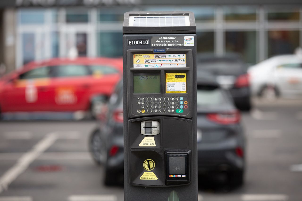 Złodzieje wykorzystują parkometry do okradania kierowców