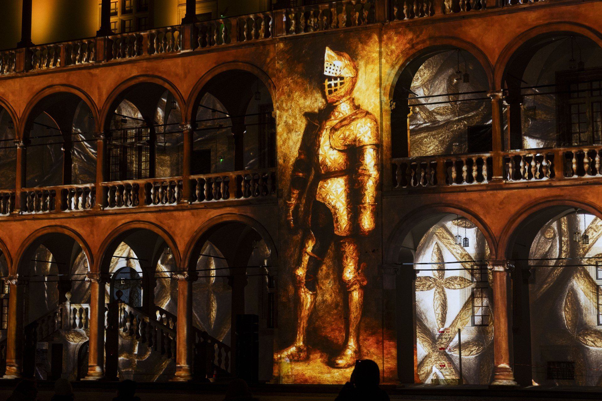 29.11.2025 KRAKOW WAWEL ZAMEK DZIEDZINIEC ARKADOWY MAPPING NOWA ZBROJOWNIA WIDEO FOT. WOJCIECH MATUSIK / POLSKAPRESS