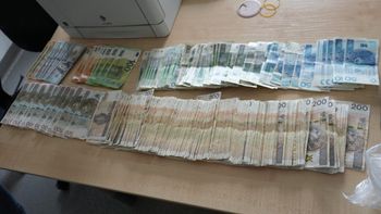 Zamiast przypraw kokaina i pieniądze. Jedna osoba zatrzymana
