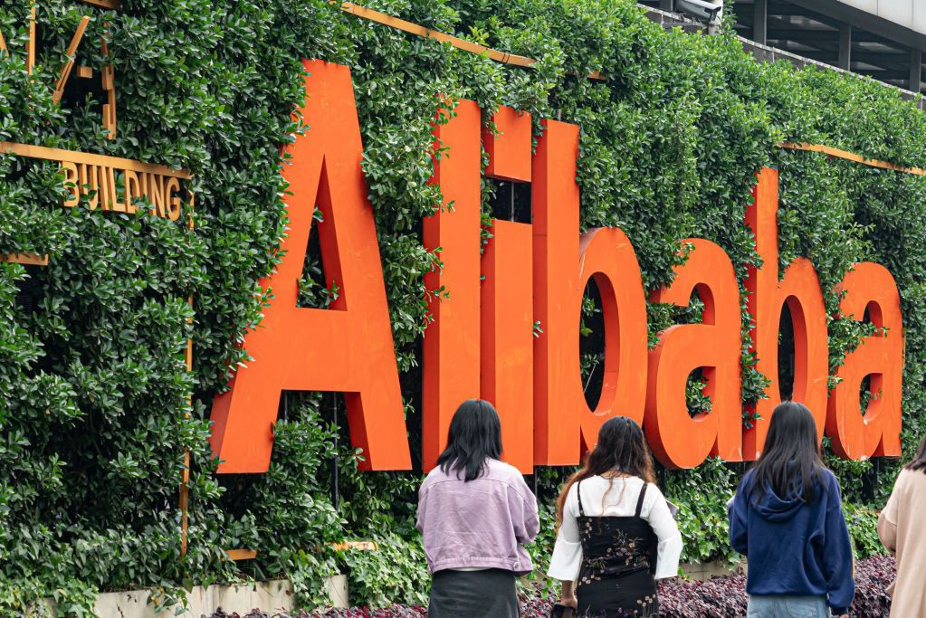 Alibaba reaguje na zarzuty w związku z molestowaniem seksualnym.