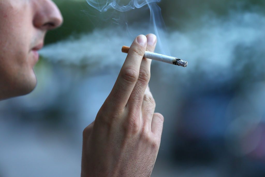Zła wiadomość dla palaczy. W maju wchodzą nowe przepisy. Co się zmieni?