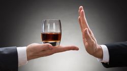 Odtruwanie alkoholowe - na czym polega, wskazania, odtruwanie na telefon