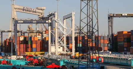 "Najgorszy koszmar gospodarczy Europy". Unia szykuje się na zalew towarów z Chin