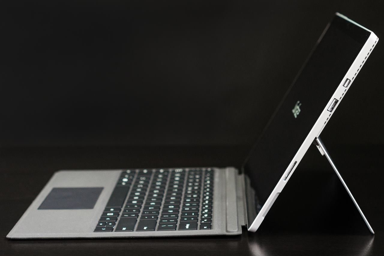 Surface Pro 4: bardziej innowacyjny od nowego MacBooka Pro i nie wykastrowany ze złącz.