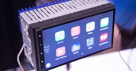 [CES 2015] Nie musisz kupować nowego samochodu. To urządzenie doda Android Auto i CarPlay