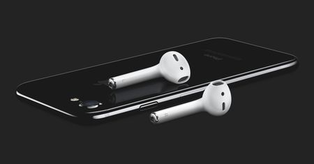 Apple blokuje aplikację odszukującą AirPods. 69 dolarów piechotą nie chodzi