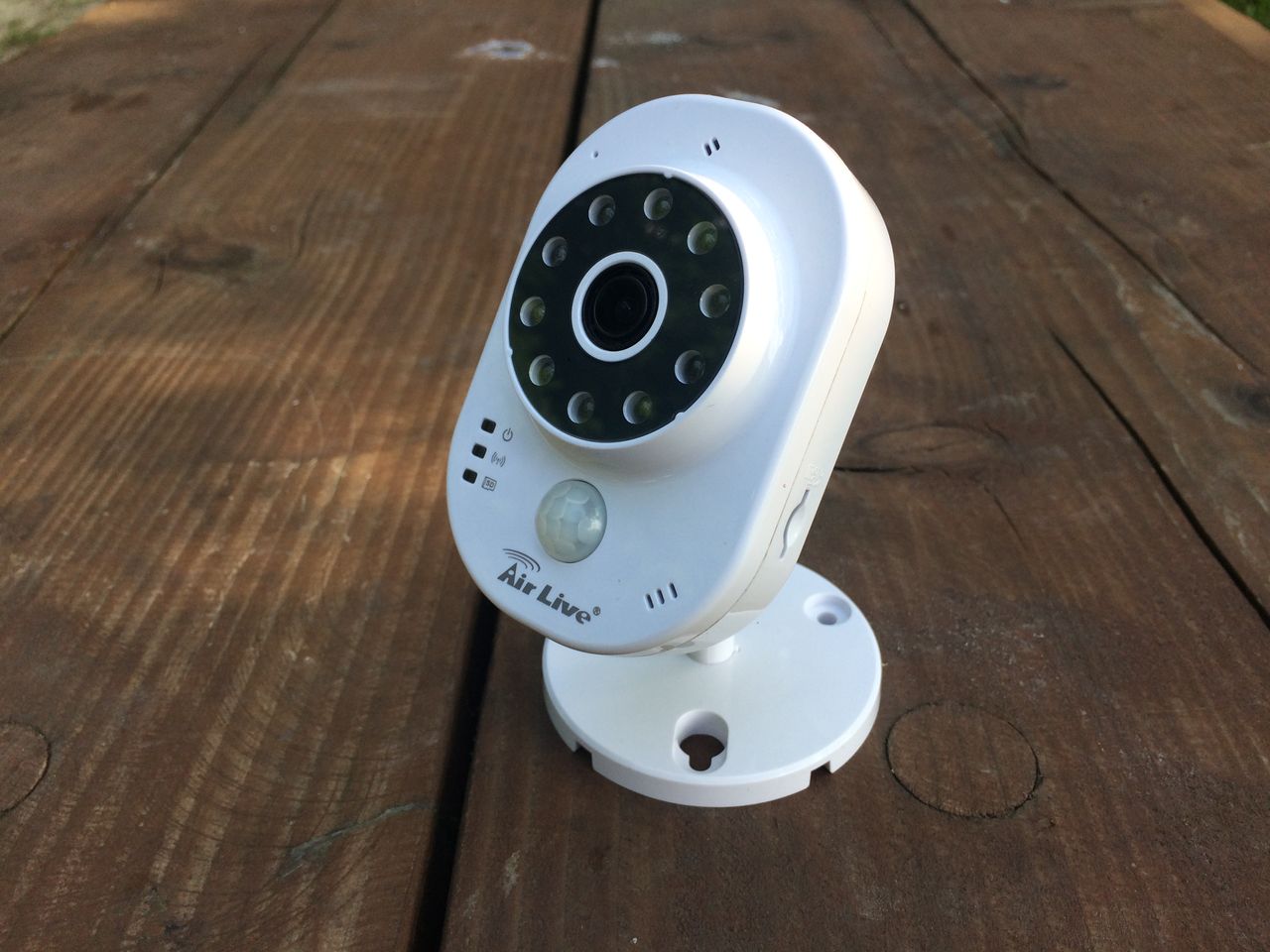 Kamera, termometr, a może domofon? Recenzja inteligentnej kamery AirLive SmartCube 300W