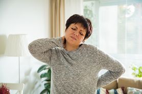 Ból z tyłu głowy. "Jeśli trwa codziennie, to jest to bardzo niepokojący sygnał"