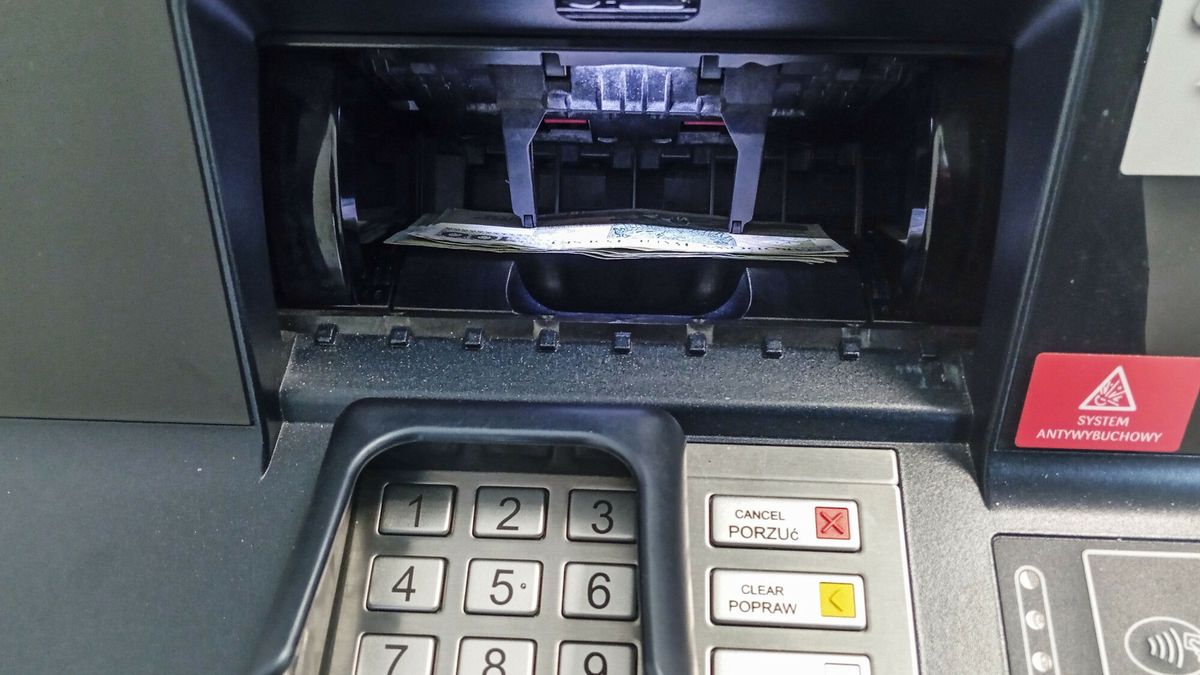 Stopniowo maleje liczba bankomatów w Czechach