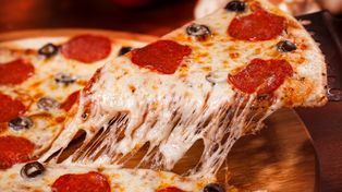 Gdańsk: Pierwsza w Polsce automatyczna budka z gorącą rzymską pizzą stanęła na Przymorzu. Podają ją roboty