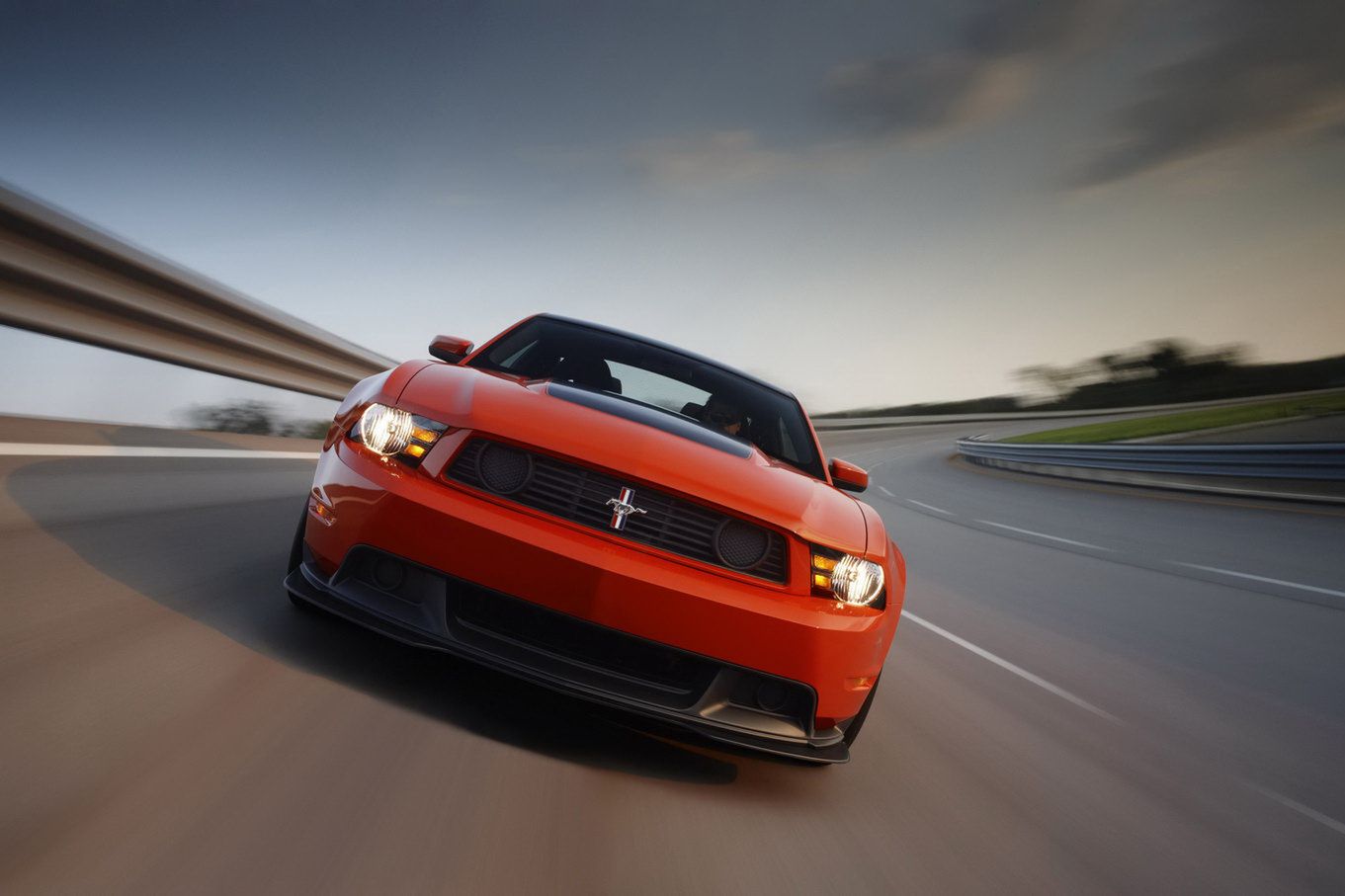 2012-Ford-Mustang-Boss-101