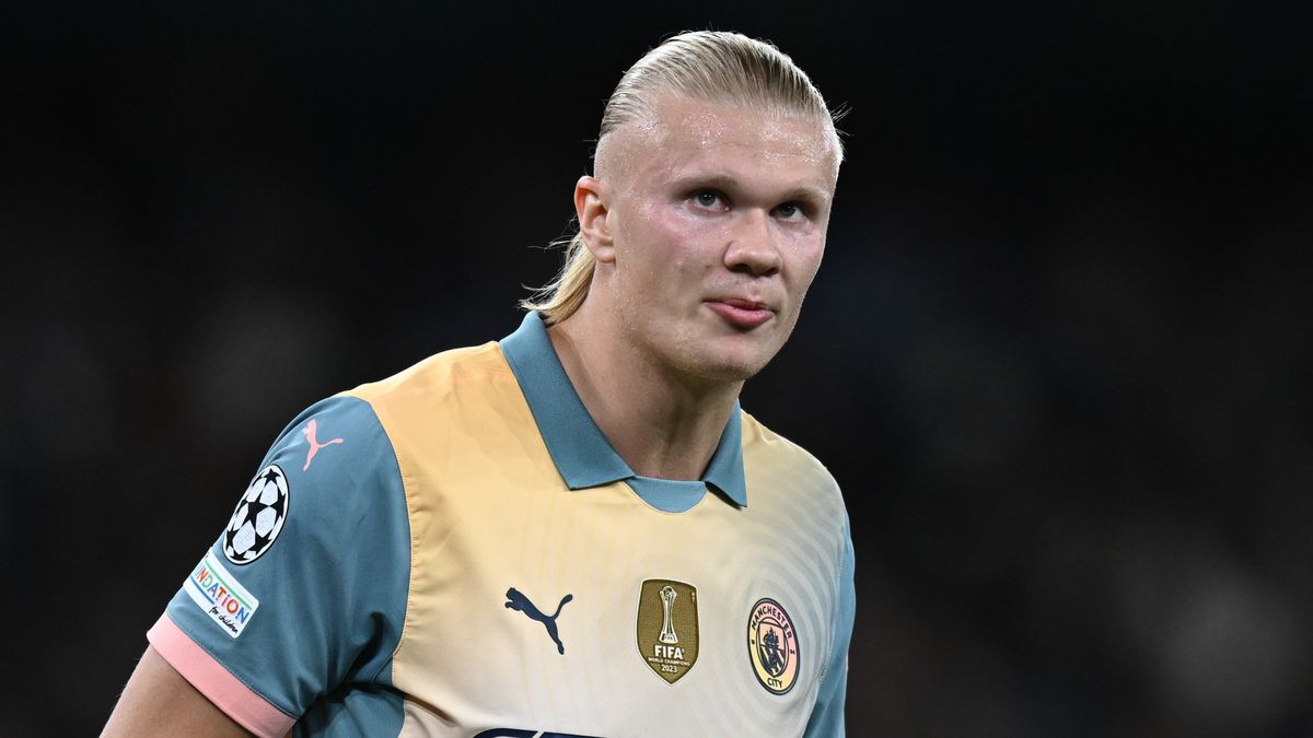 MANCHESTER, ENGLAND - SEPTEMBER 18: Erling Haaland of Manchester City looks on during the UEFA Champions League 2024/25 League Phase MD1 match between Manchester City and FC Internazionale Milano at City of Manchester Stadium on September 18, 2024 in Manchester, England. (Photo by Image Photo Agency/Getty Images)