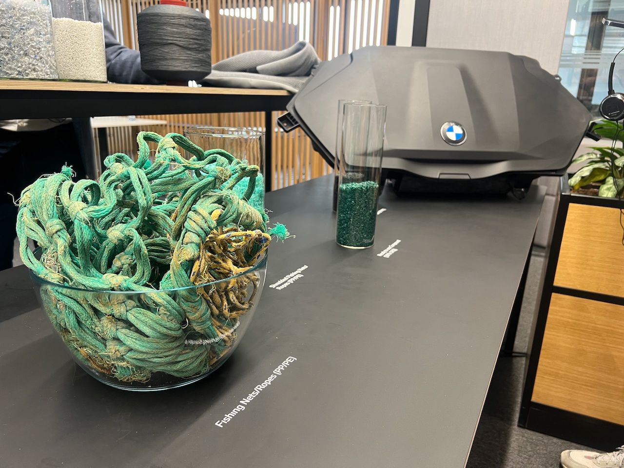 Plastikowa pokrywa frunka (przedni schowek bagażowy) 